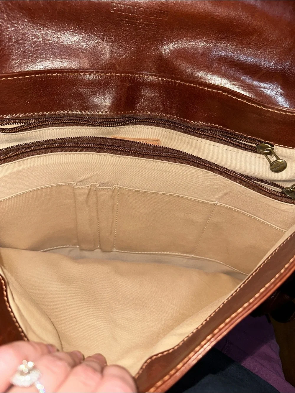 Classic Brown Leather Messenger Bag with Adjustable Strap
